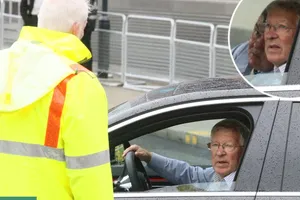Sir Alex Ferguson bị đối xử khó tin trên sân Wembley
