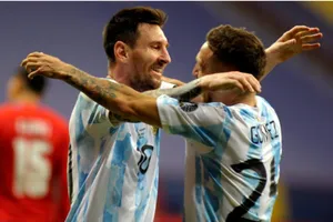 Lionel Messi đi vào lịch sử Argentina tại Brazil