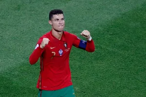 Messi gọi, Ronaldo trả lời bằng hai kỷ lục lịch sử