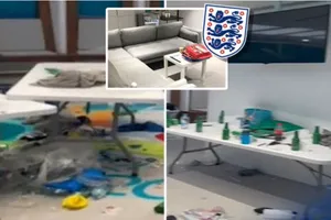 ‘Bãi chiến trường’ trong phòng thay đồ của tuyển Ý