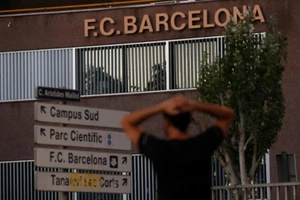 Fan Barcelona quẫn trí sau khi Messi ra đi