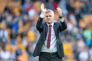 MU lập kỷ lục Premier League, Solskjaer vẫn cầu cứu Ronaldo