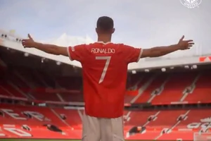 Chi tiết cuộc gọi của Ronaldo cho Cavani để lấy áo số 7