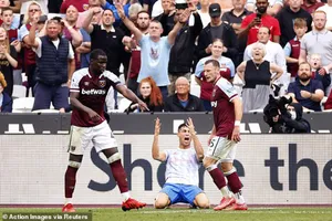 Ronaldo phải được hưởng 2 quả 11m, nó rõ như ban ngày