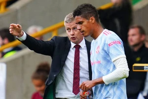 Hé lộ người thuyết phục Varane đến MU