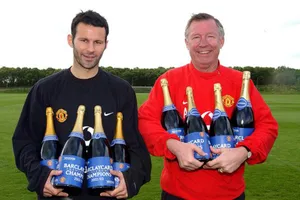 Sir Alex Ferguson tiết lộ về điều khoản chiến tranh trên sân tập MU