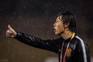 Trung Quốc muốn dựa vào chiều cao và 4 sao nhập tịch để thắng tuyển VN