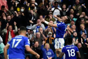 Ronaldo bất lực nhìn MU thảm bại toàn diện trước Leicester City