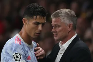 Solskjaer ngăn cản hành động bất mãn của Ronaldo