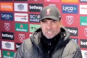 HLV Klopp: ‘Tôi không phải là con chó con của cậu’