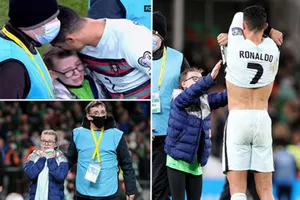 Cảm động cô bé 11 tuổi bật khóc vì Ronaldo, chịu phạt 75 triệu