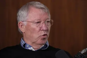 Sir Alex Ferguson nổi điên vì siêu sao MU mang áo Man City