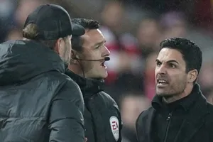 Klopp giải thích về màn cãi nhau nảy lửa với Arteta