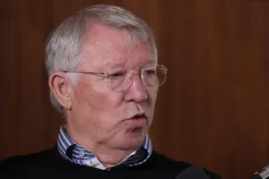Sir Alex Ferguson thúc ép MU bổ nhiệm một người thay Ole