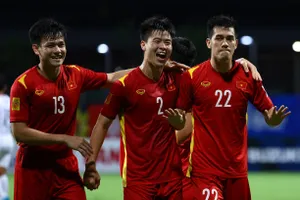 Thắng đậm Campuchia, Việt Nam gặp Thái Lan ở bán kết AFF Cup
