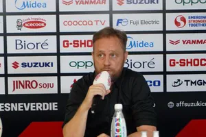 HLV Polking thừa nhận sự may mắn của tuyển Thái Lan