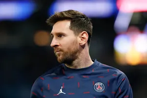 Messi bị gây áp lực trở lại Barcelona