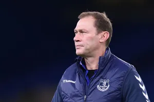 Ferguson làm HLV tạm quyền CLB kình địch của Liverpool