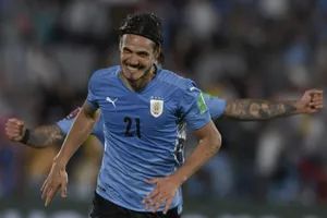 Fan MU trút giận lên Cavani