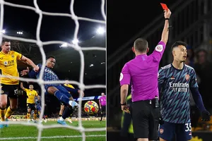 Chiếc thẻ đỏ chưa từng thấy trong lịch sử Premier League