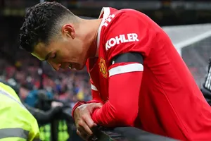 Ronaldo con ký hợp đồng, Ronaldo cha đàm phán rời MU