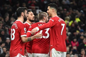 Ronaldo giải hạn, MU thắng khó để trở lại Top 4 Premier League