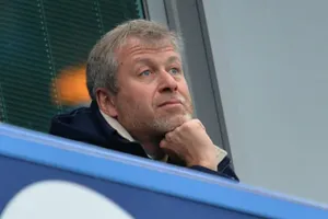 Sốc: Chelsea rơi vào hỗn loạn, Abramovich bị phong tỏa tài sản