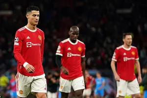 Cầu thủ MU cản đường nhau, Ronaldo phản ứng giận dữ