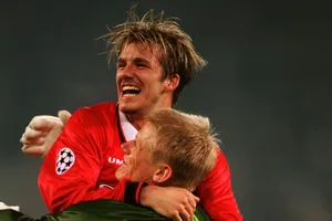 Thủ môn ghi 6 bàn trong một mùa giải rồi gia nhập MU