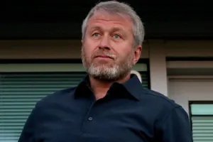 Abramovich nghi bị đầu độc, da tay và mặt bong tróc