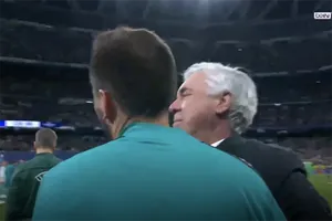 HLV Ancelotti rơi nước mắt sau khi đi vào lịch sử Champions League 