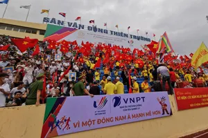 CĐV Việt Nam xếp hàng dài, ngồi chật kín sân xem trận Thái Lan – Indonesia