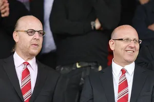 Huyền thoại MU nổi giận vì nhà Glazer 'bỏ túi' 11 triệu bảng 