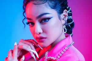 Một Youtuber mua 20.000 vé, làm nóng trận Liverpool - MU tại Bangkok