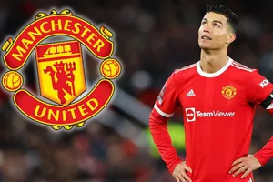 Ronaldo đàm phán với Chelsea, MU tức giận phản ứng mạnh