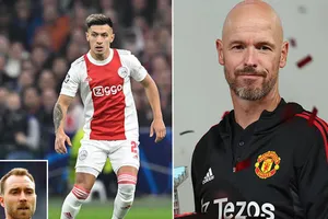 Manchester United mua 1 bán 3 