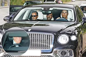 Sir Alex Ferguson nỗ lực trong tuyệt vọng, Ronaldo rời MU bằng cửa sau