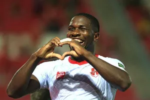 Rimario át vía Lee Nguyễn