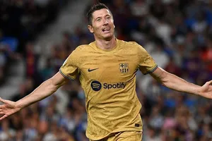 Lộ hợp đồng khó tin của Lewandowski ở Barca: Càng già… càng cao