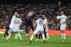 Lewandowski lập hat-trick, Bayern thị uy sức mạnh