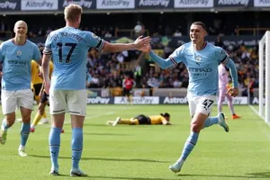 Thắng Wolves, Man City tạm chiếm ngôi đầu Premier League