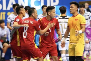 Ngược dòng 'hủy diệt' Hàn Quốc, Futsal Việt Nam vượt mặt Nhật Bản