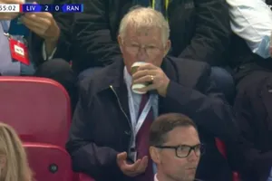 Ai cho phép Sir Alex Ferguson vào sân Anfield?