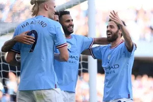 Haaland lại ghi bàn, Man City dẫn đầu Premier League