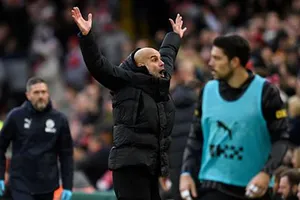 Pep Guardiola phát điên vì trọng tài