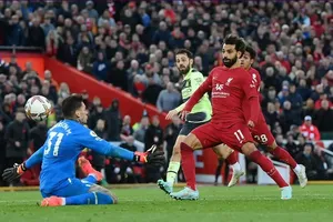 Salah rực sáng, Liverpool khiến Man City lần đầu thua trận