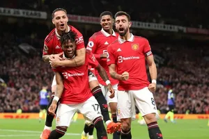 Thắng Tottenham, MU áp sát top 4 Premier League