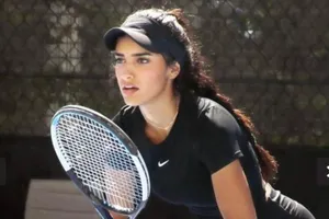 Tay vợt trẻ xinh như hoa hậu mơ được như Serena Williams