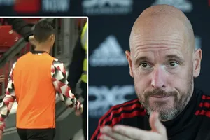 Ronaldo làm ô nhiễm phòng thay đồ MU