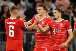 Bayern hạ gục Inter, Barcelona thắng dễ Plzen